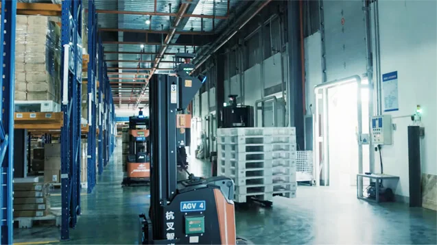 Автономная техника Hangcha на складе Ningbo Blue Dragon Logistics